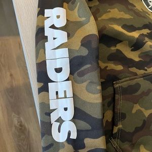 Work 1x Raiders hoodie